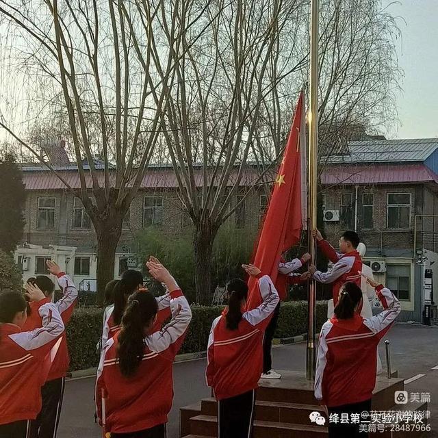 “传承雷锋精神 争做文雅好少年”——绛县第二试验小学校五（3）班升旗典礼纪实